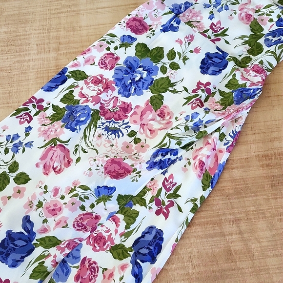 Reformation Kourtney Floral Midi Dress In Donna. 10 - Picture 3 of 13